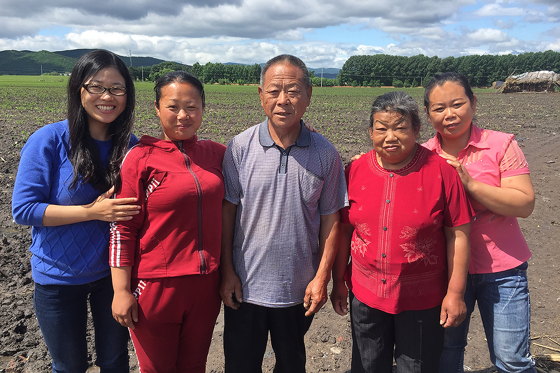 Elaine Du (L) with parents and elder sisters. Dawucun, 12 June 2016.
