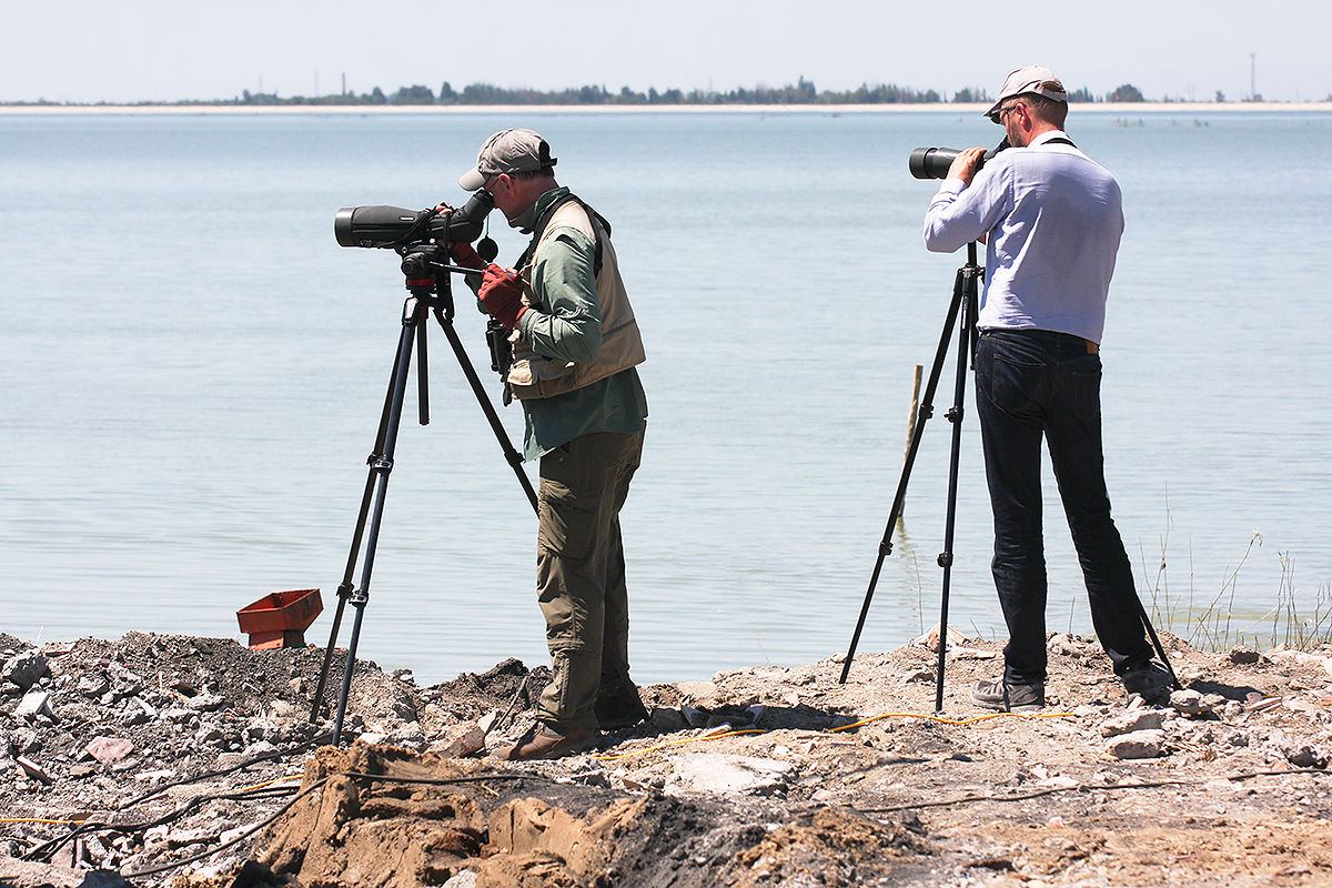 Craig Brelsford (L), Jan-Erik Nilsen Kuitun Reservoir, Xinjiang, 23 July. (Sūn Yǒng Dōng [孙永东])